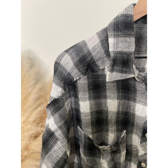 B1G2 FREE 🍁 Vici Alba Black Buffalo Plaid Button Up Top Small Festival Grunge - Picture 4 of 8
